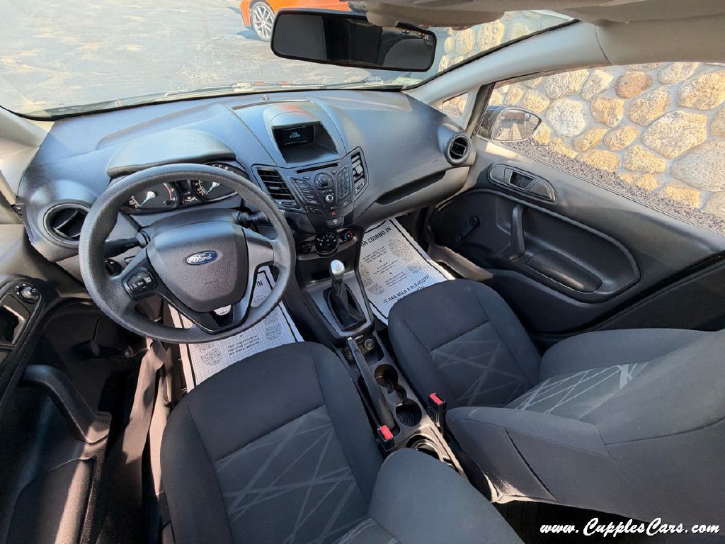 2015 Ford Fiesta Image 21