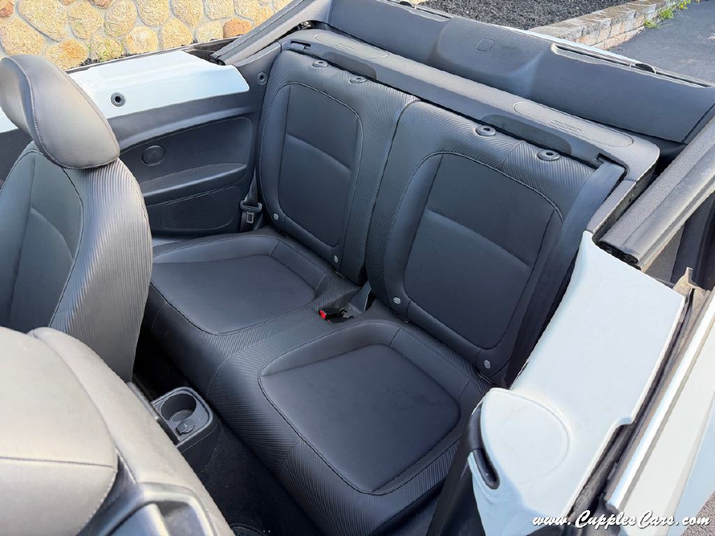 2015 Volkswagen Beetle Image 6