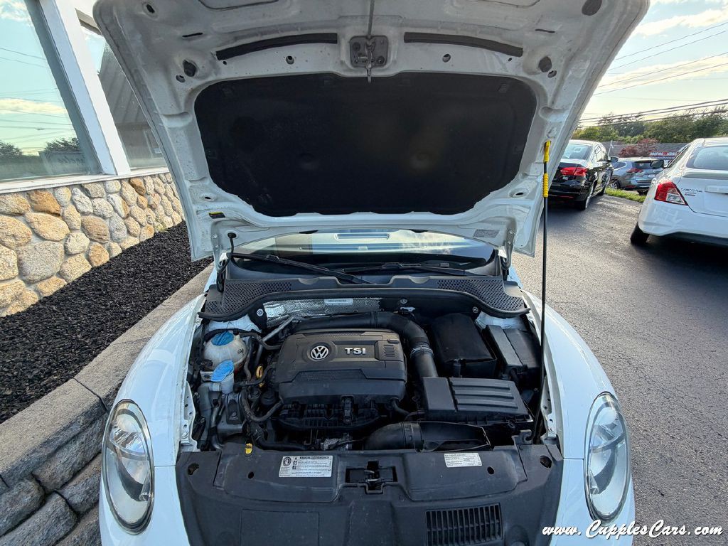 2015 Volkswagen Beetle Image 12