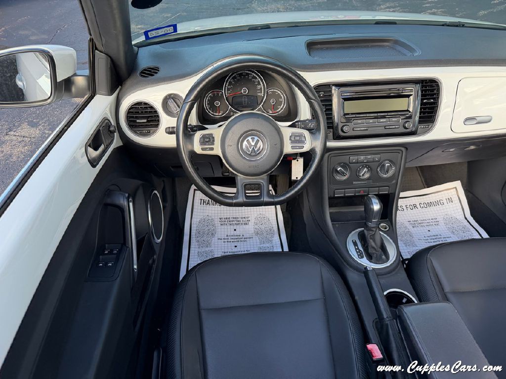 2015 Volkswagen Beetle Image 14