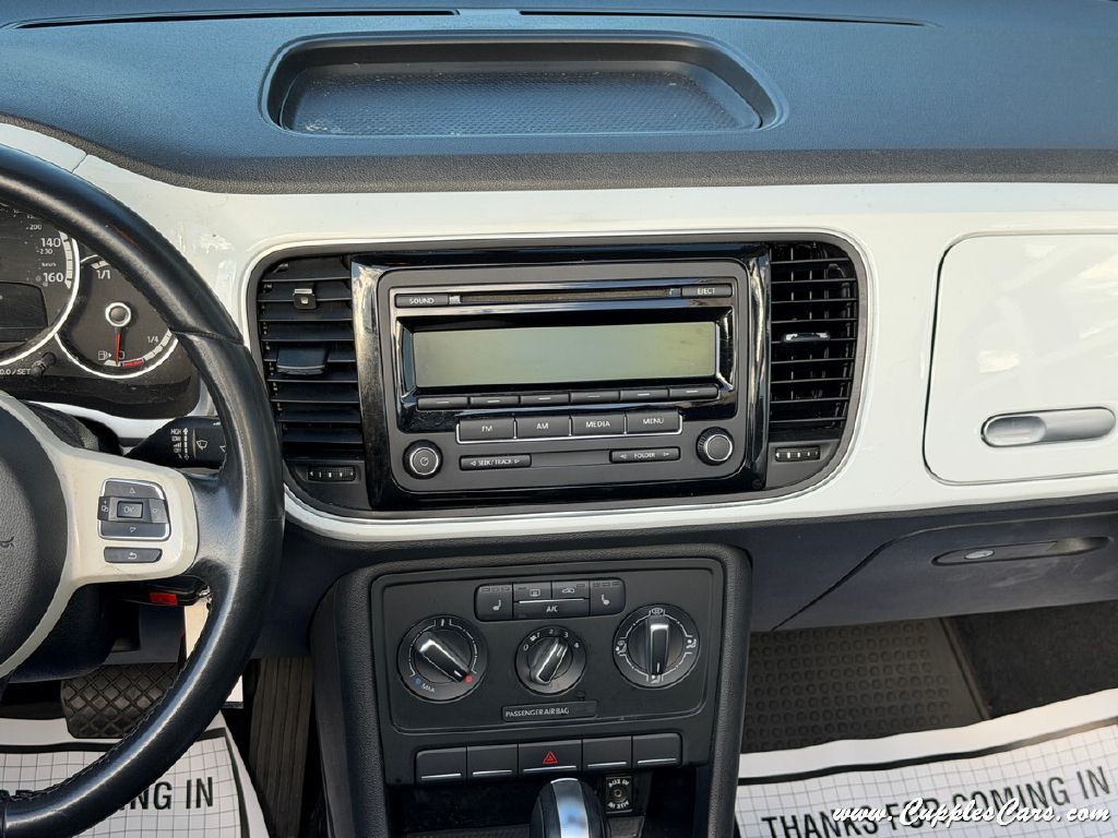2015 Volkswagen Beetle Image 15