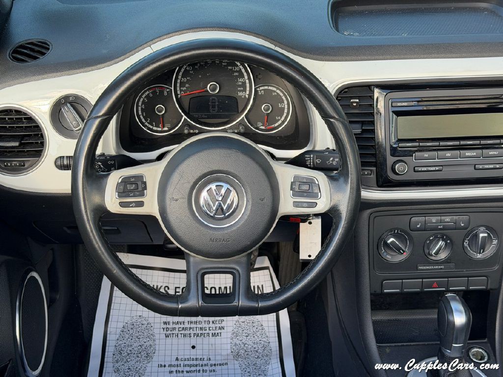 2015 Volkswagen Beetle Image 17