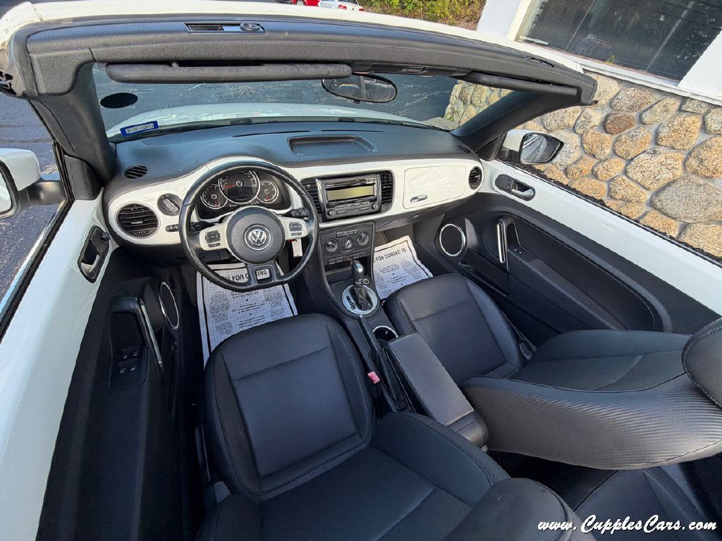 2015 Volkswagen Beetle Image 18