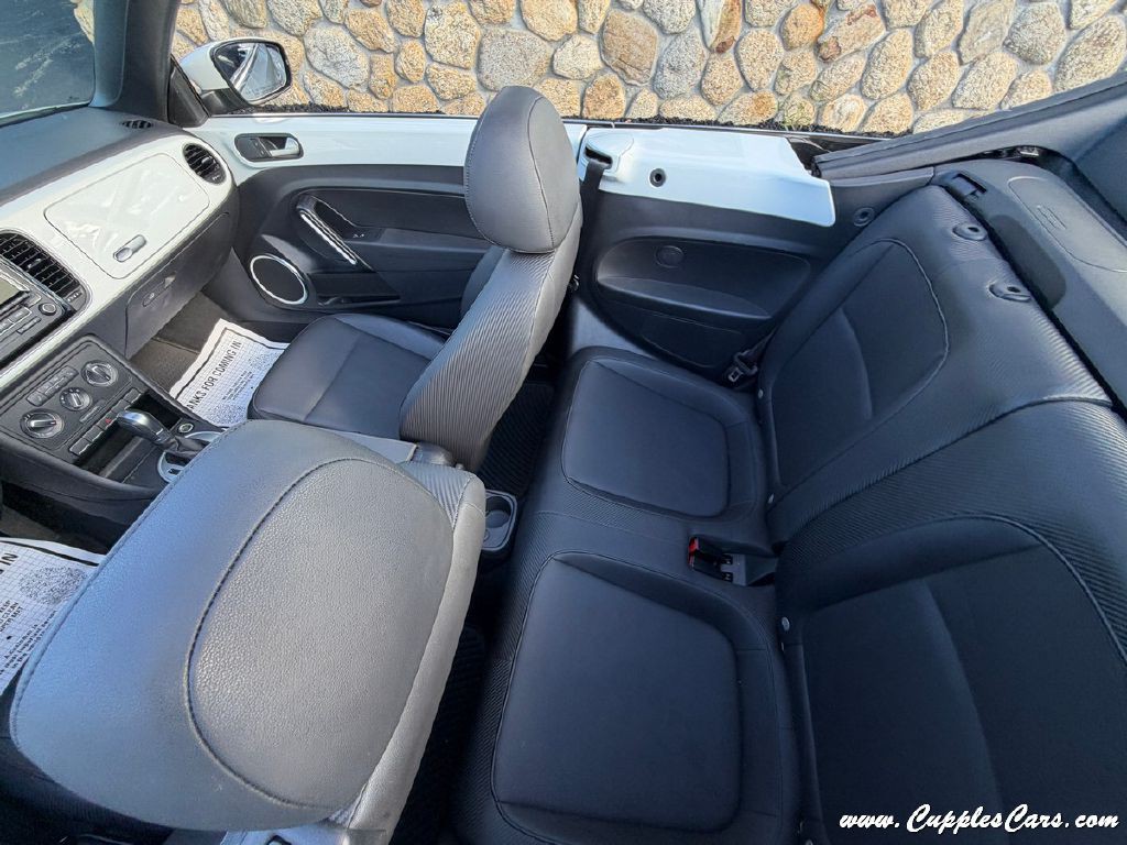 2015 Volkswagen Beetle Image 20