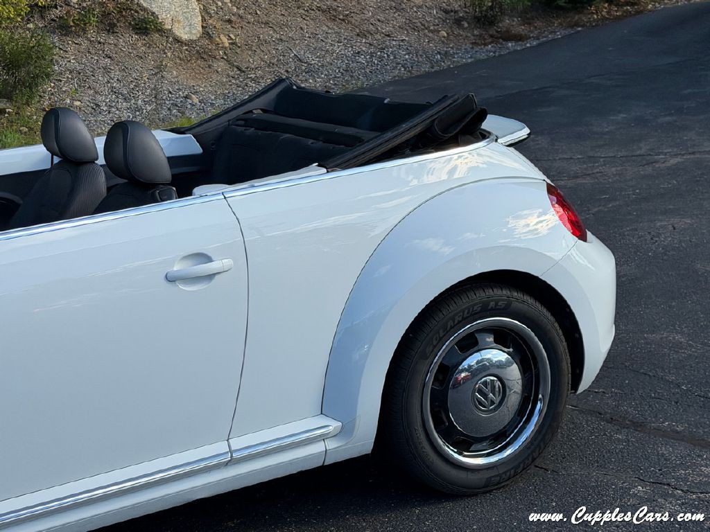 2015 Volkswagen Beetle Image 24