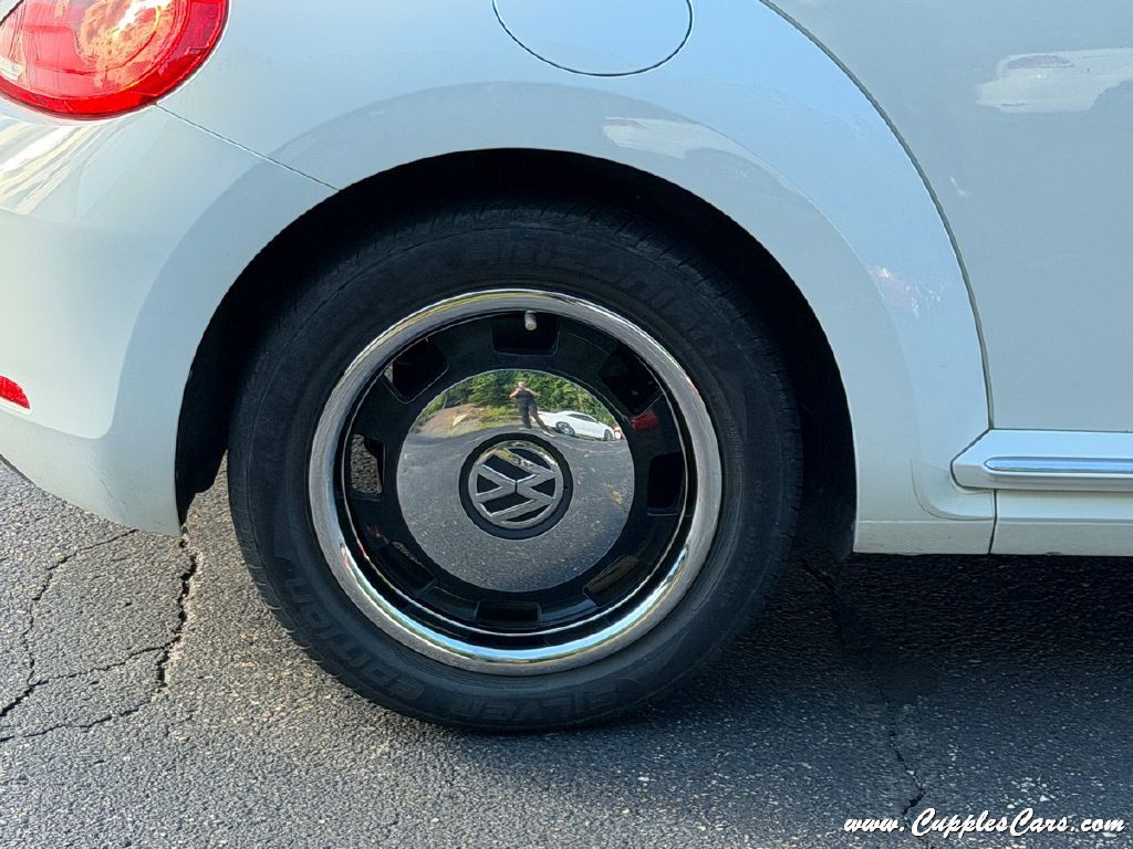 2015 Volkswagen Beetle Image 30