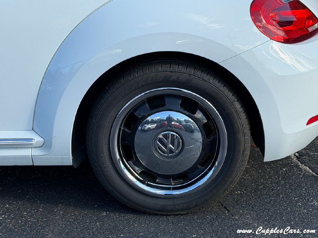 2015 Volkswagen Beetle Image 31