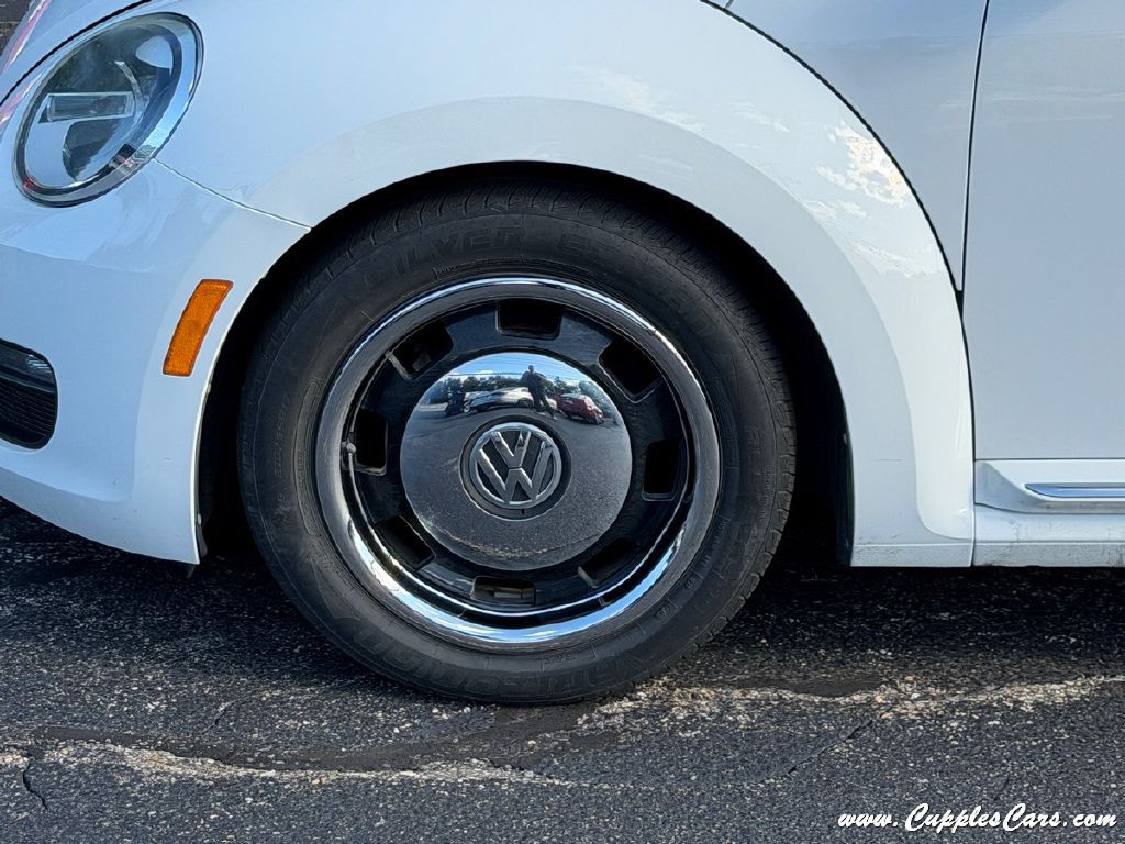 2015 Volkswagen Beetle Image 32