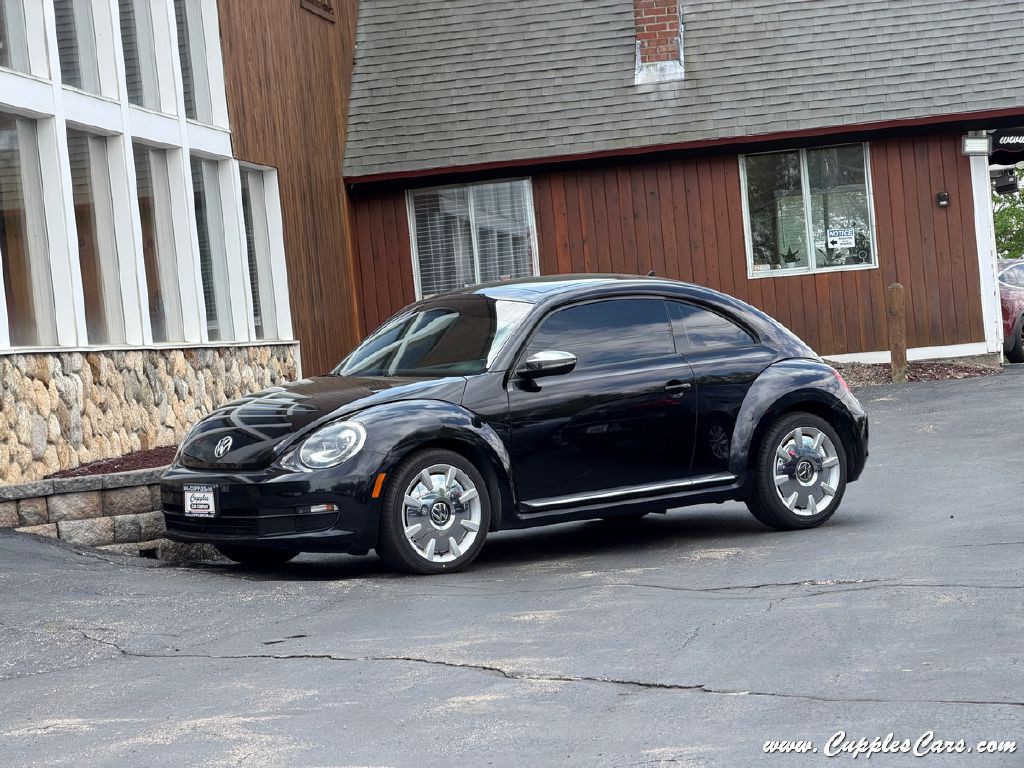 2013 Volkswagen Beetle Image 2