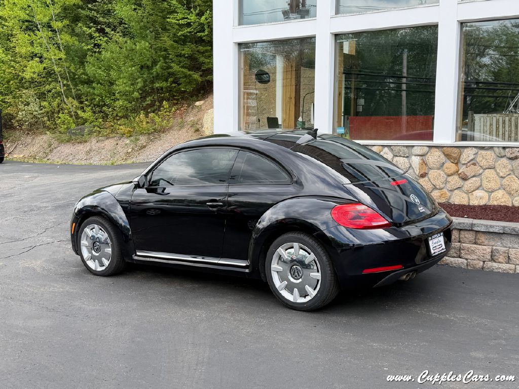 2013 Volkswagen Beetle Image 3