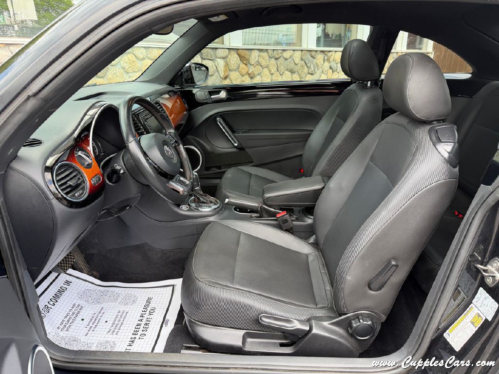 2013 Volkswagen Beetle Image 4