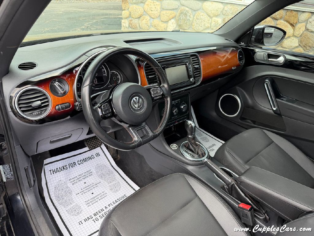 2013 Volkswagen Beetle Image 5