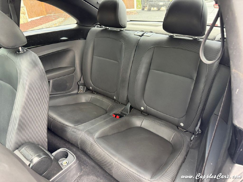 2013 Volkswagen Beetle Image 8