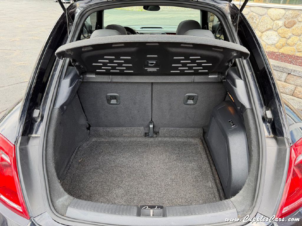 2013 Volkswagen Beetle Image 9
