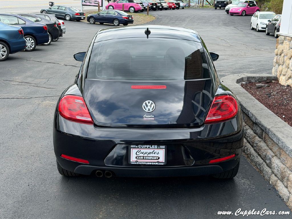 2013 Volkswagen Beetle Image 12