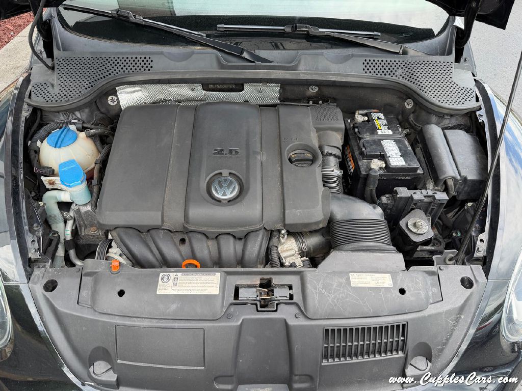 2013 Volkswagen Beetle Image 15