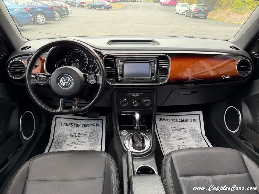 2013 Volkswagen Beetle Image 17