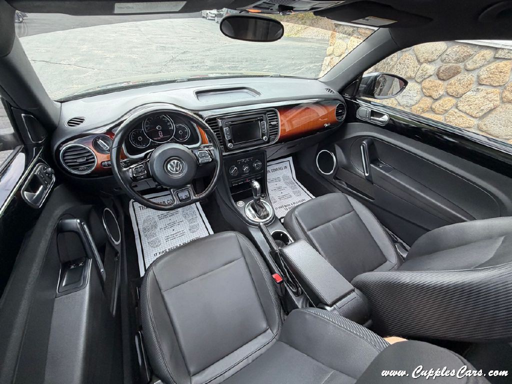2013 Volkswagen Beetle Image 23