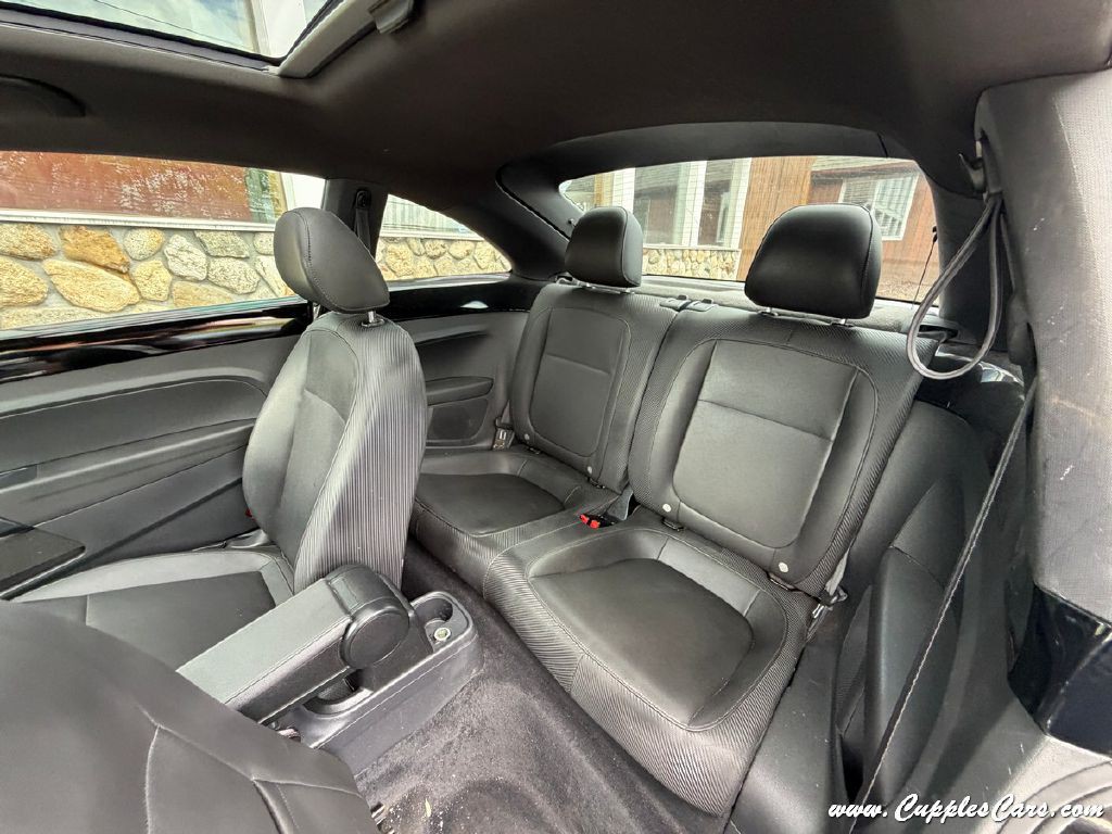 2013 Volkswagen Beetle Image 25