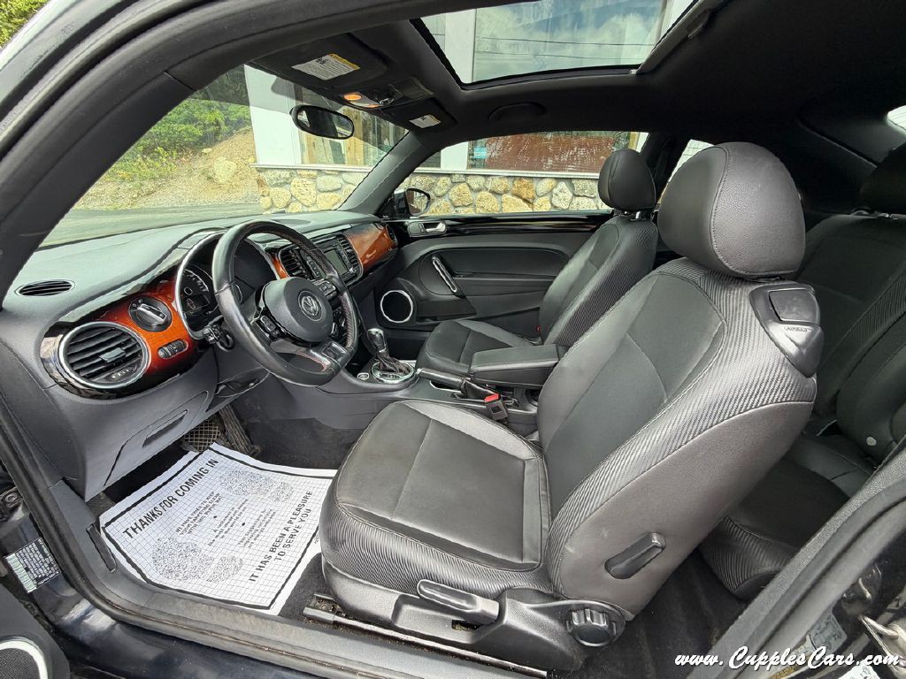2013 Volkswagen Beetle Image 26