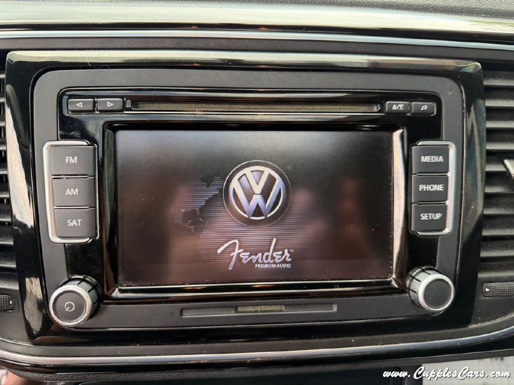 2013 Volkswagen Beetle Image 27