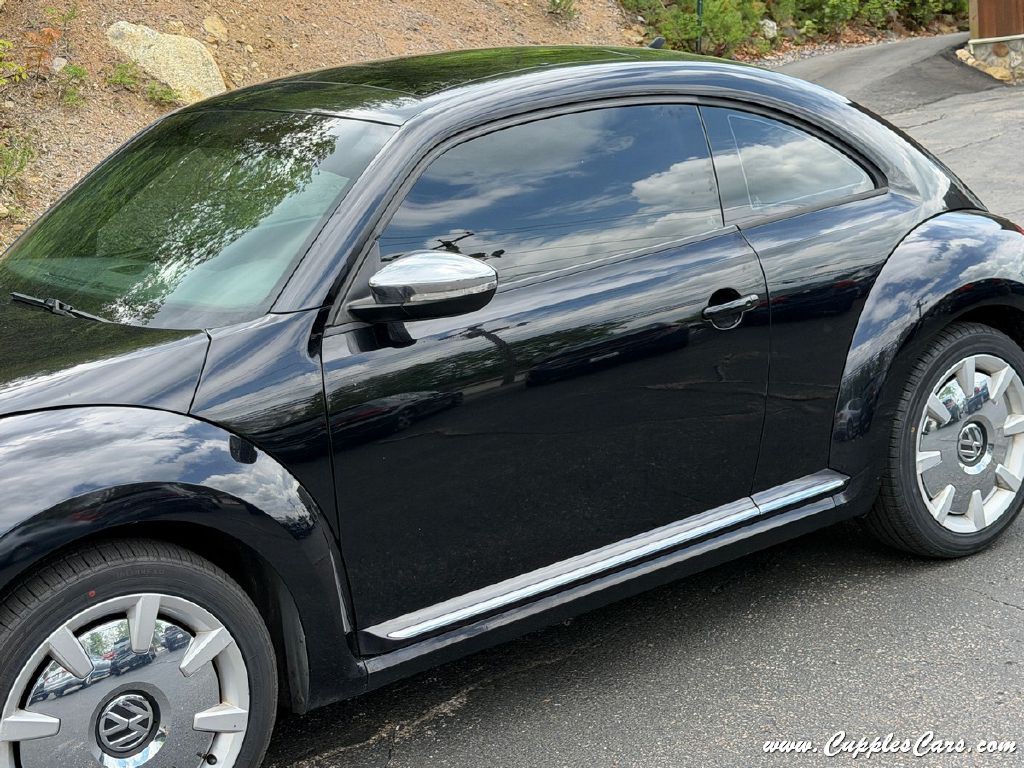 2013 Volkswagen Beetle Image 30