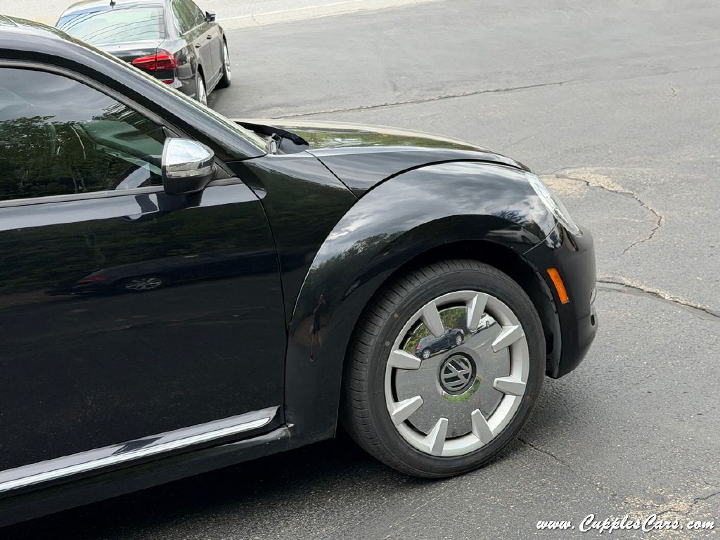 2013 Volkswagen Beetle Image 35