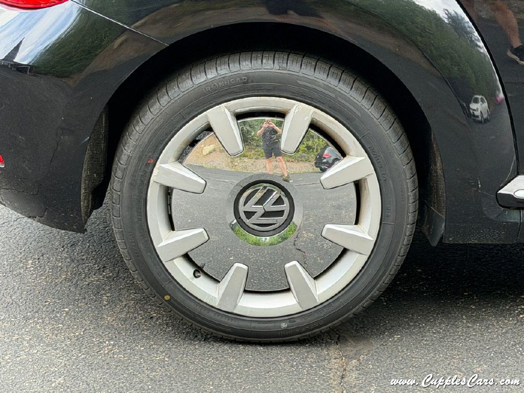 2013 Volkswagen Beetle Image 37