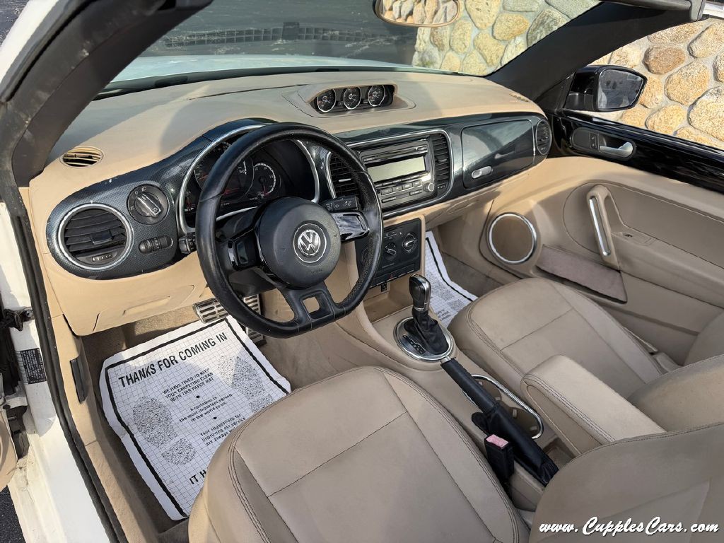 2013 Volkswagen Beetle Image 5