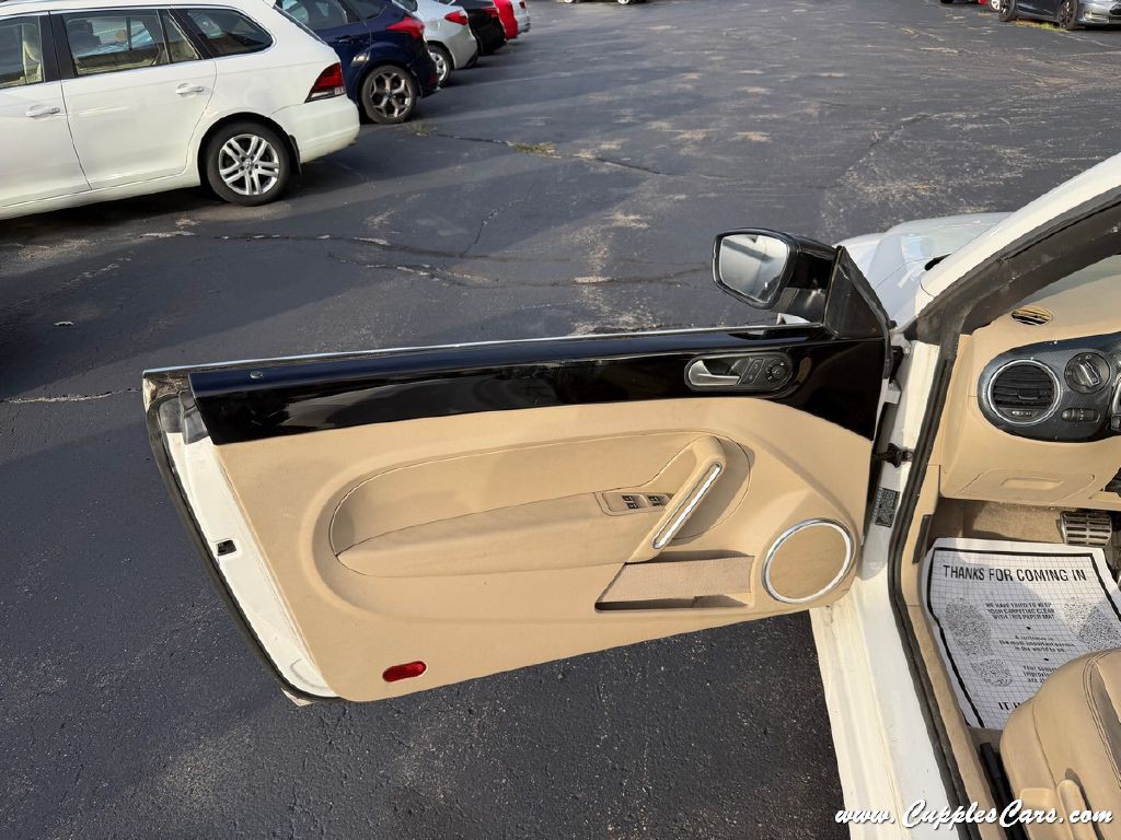 2013 Volkswagen Beetle Image 6
