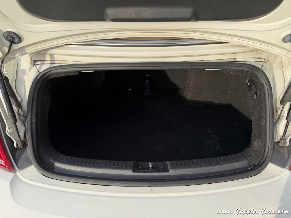 2013 Volkswagen Beetle Image 8