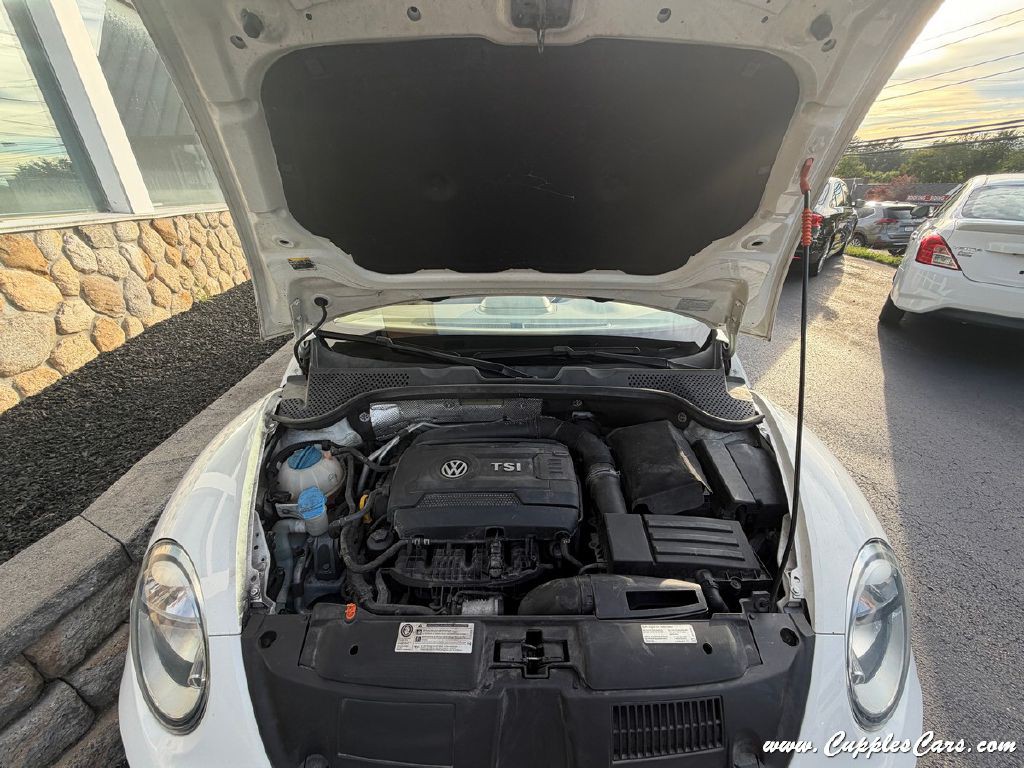 2013 Volkswagen Beetle Image 13