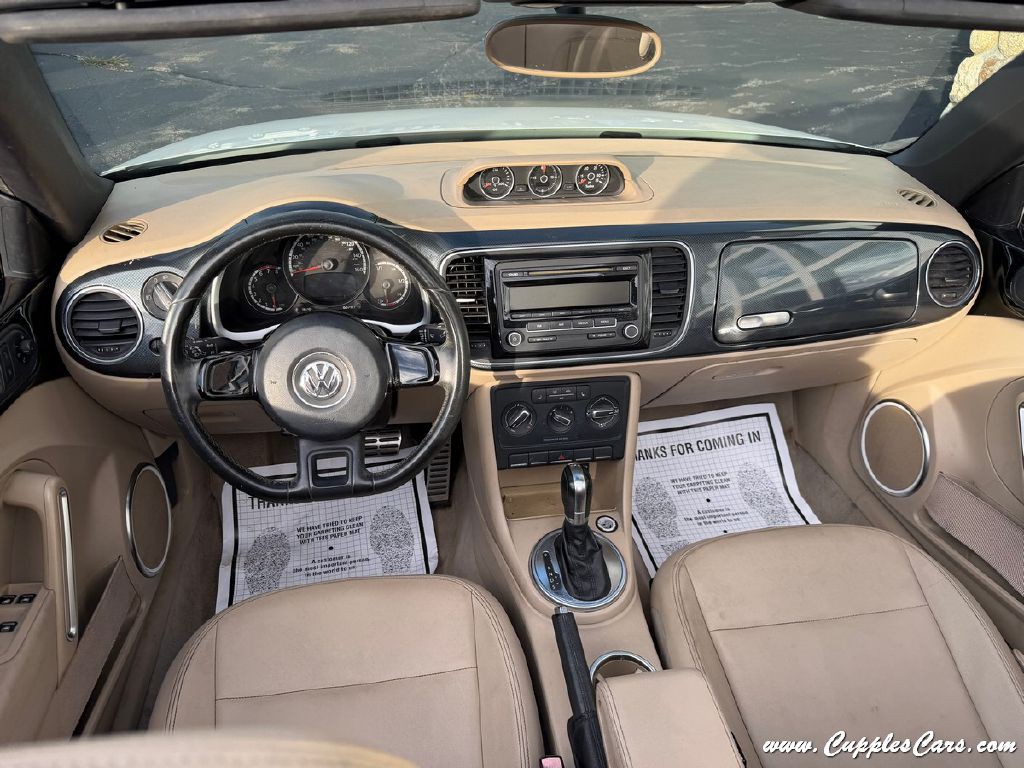 2013 Volkswagen Beetle Image 14