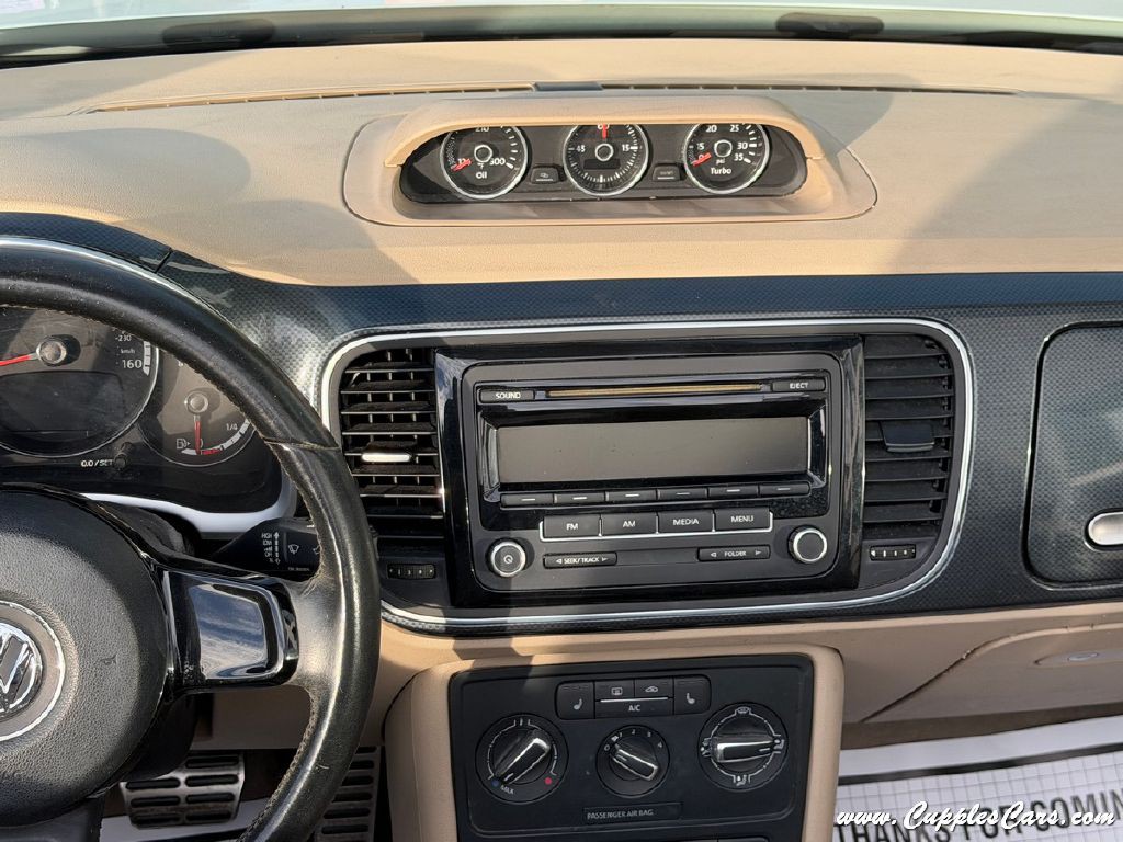 2013 Volkswagen Beetle Image 16