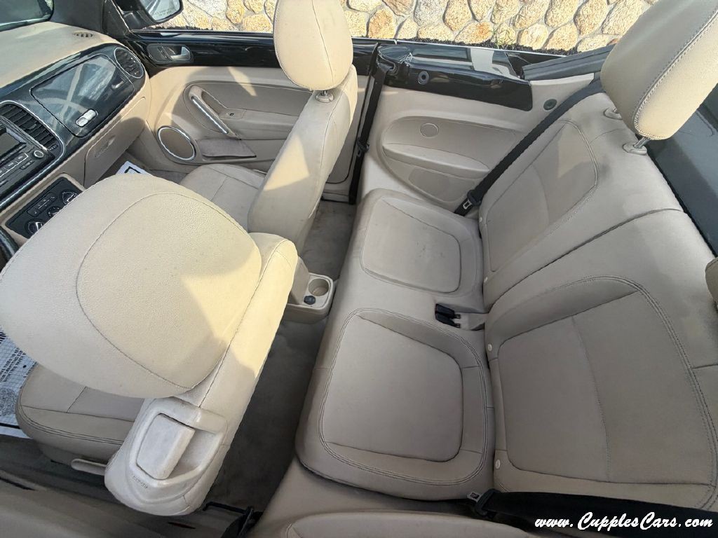 2013 Volkswagen Beetle Image 20