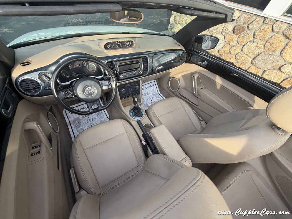2013 Volkswagen Beetle Image 21