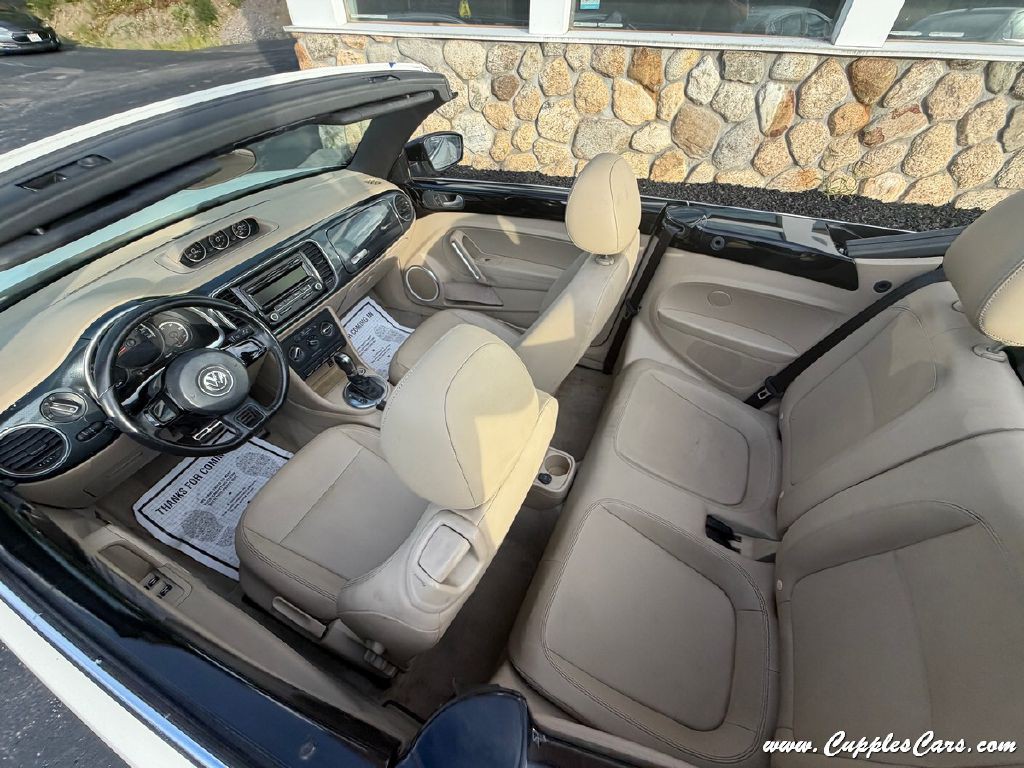 2013 Volkswagen Beetle Image 22
