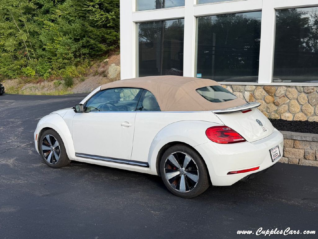 2013 Volkswagen Beetle Image 24