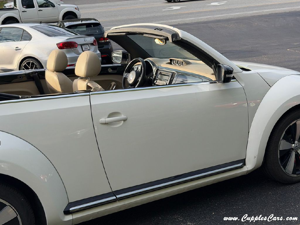 2013 Volkswagen Beetle Image 34