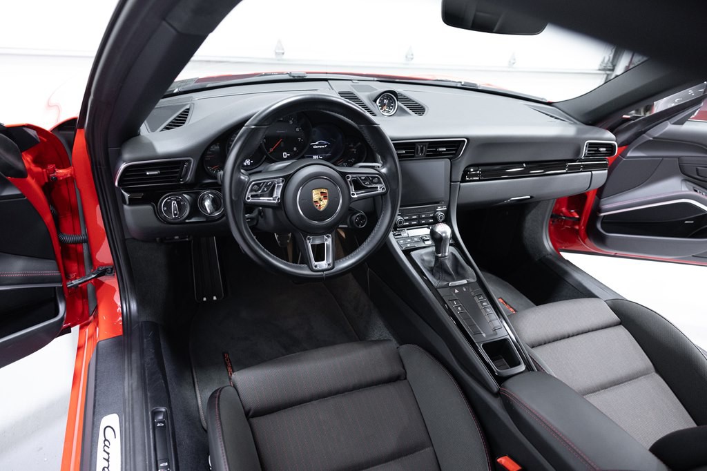 2018 Porsche 911 Image 15