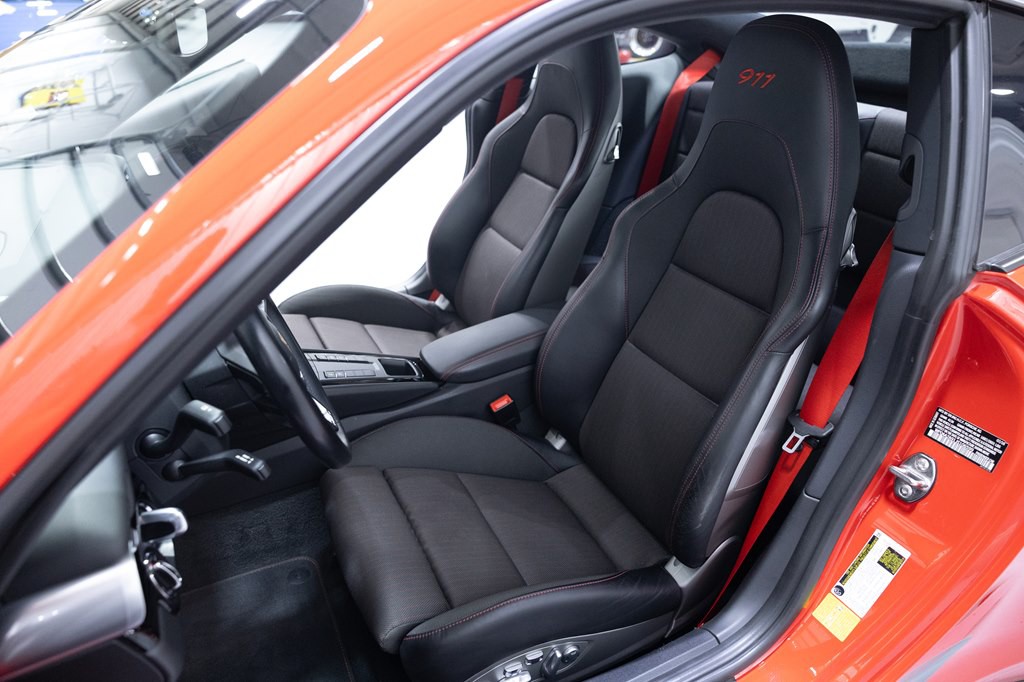 2018 Porsche 911 Image 16