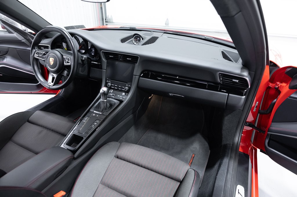 2018 Porsche 911 Image 17