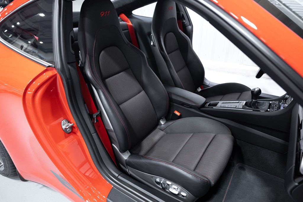 2018 Porsche 911 Image 18