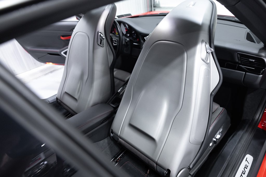 2018 Porsche 911 Image 26