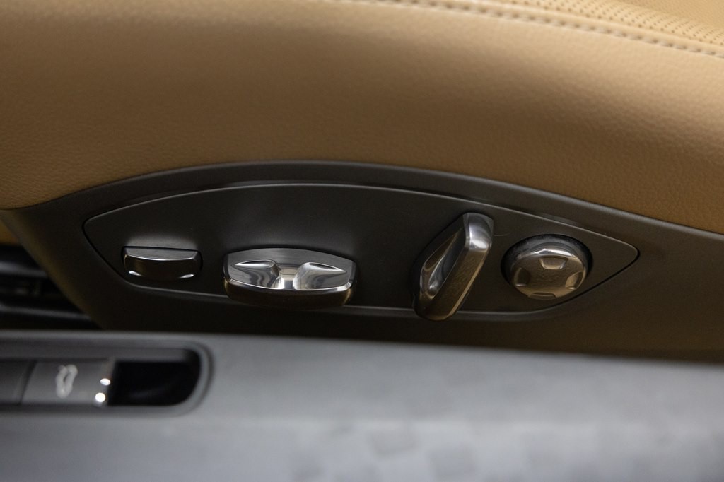 2013 Porsche Boxster Image 25