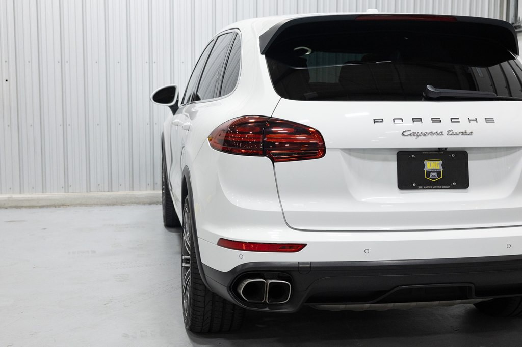 2015 Porsche Cayenne Image 9