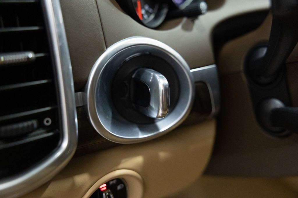 2015 Porsche Cayenne Image 10