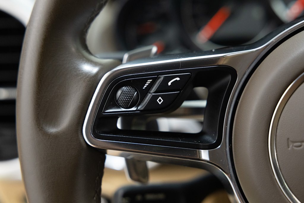 2015 Porsche Cayenne Image 13