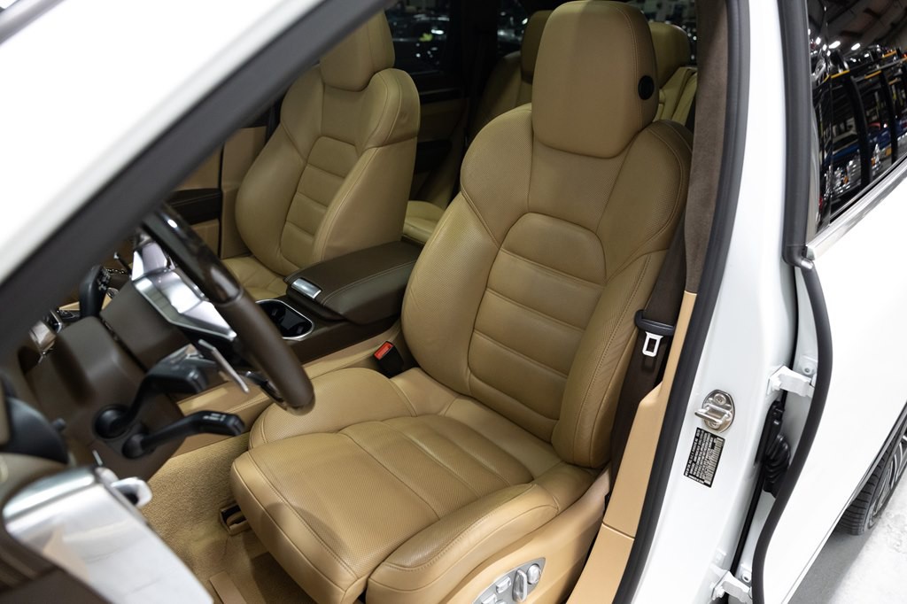2015 Porsche Cayenne Image 32
