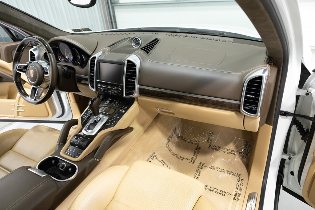 2015 Porsche Cayenne Image 35